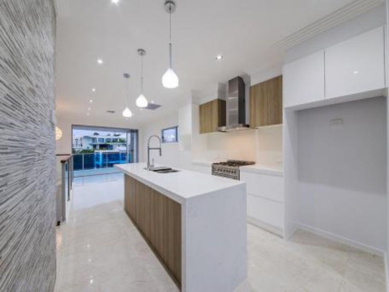 2/48 Oceana Terrace, Manly QLD 4179