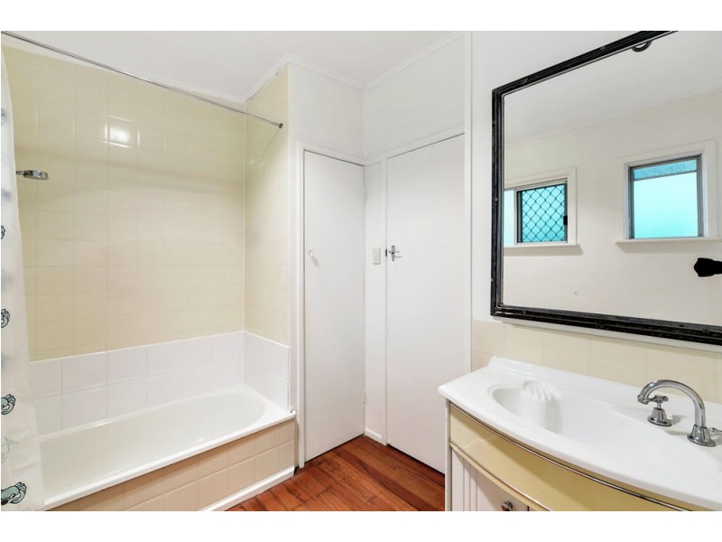 37 Roseberry pde, Wynnum West QLD 4178