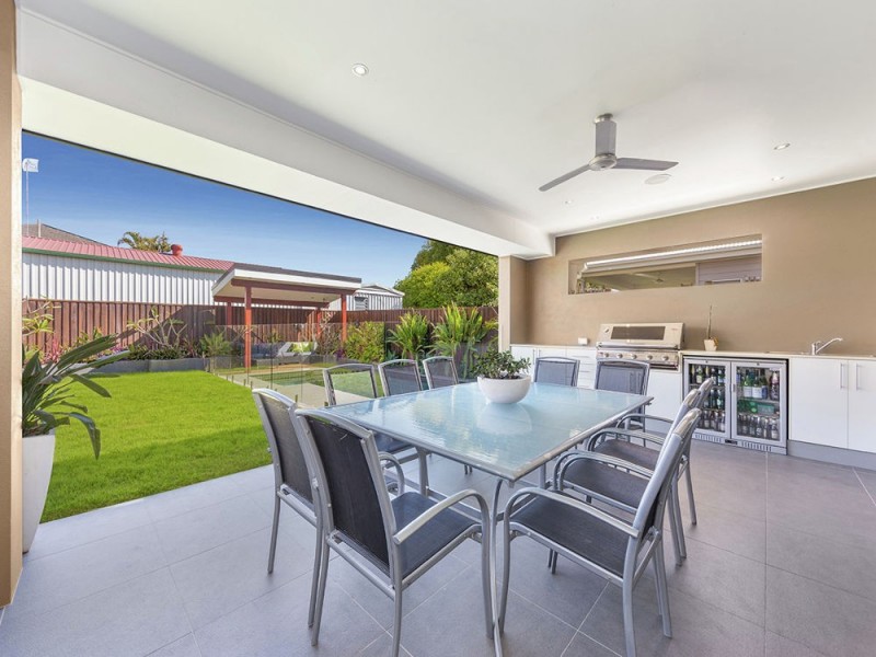 18 Parkview Avenue, Wynnum QLD 4178