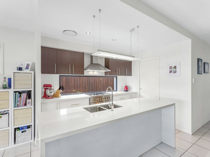 18 Parkview Avenue, Wynnum QLD 4178