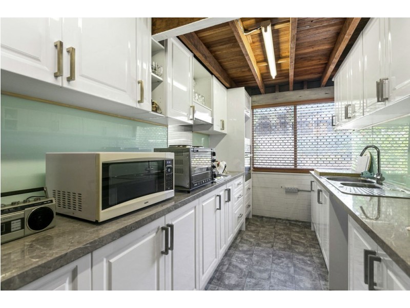 255 Wondall Rd, Wynnum West QLD 4178