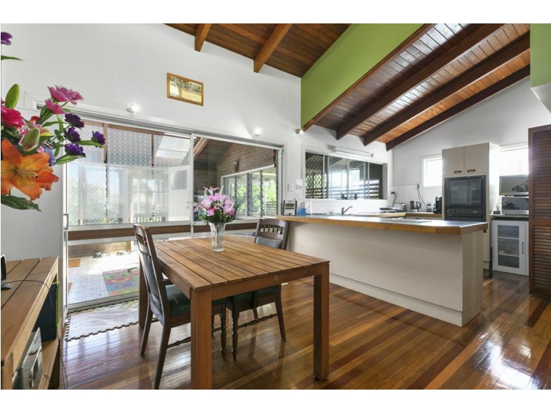 255 Wondall Rd, Wynnum West QLD 4178