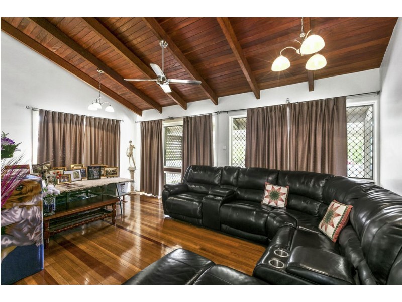 255 Wondall Rd, Wynnum West QLD 4178