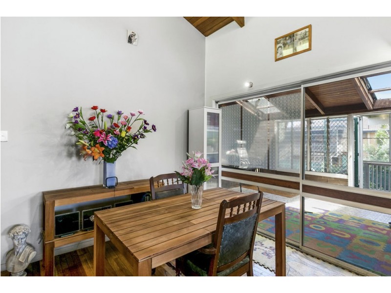 255 Wondall Rd, Wynnum West QLD 4178