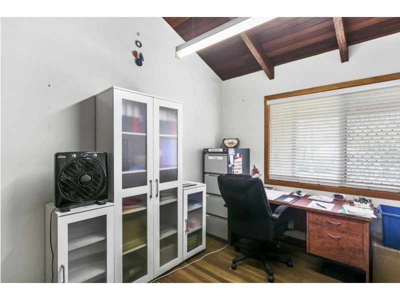 255 Wondall Rd, Wynnum West QLD 4178