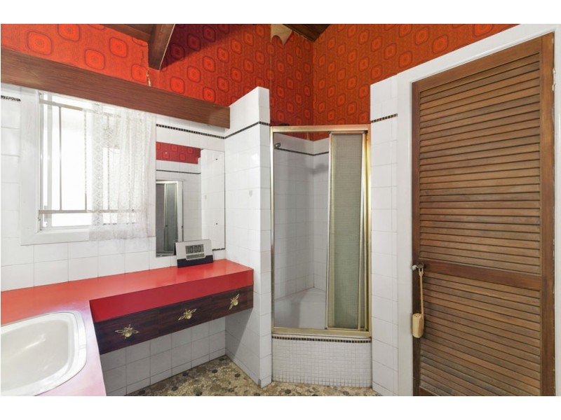 255 Wondall Rd, Wynnum West QLD 4178