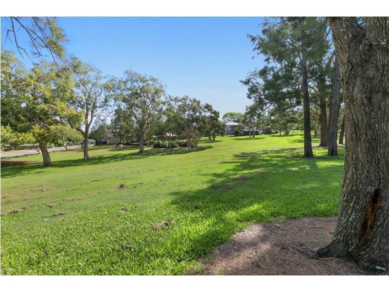 11 Raeburn St, Manly QLD 4179