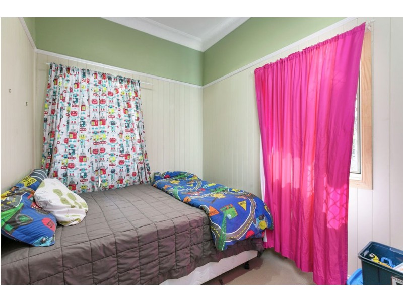 11 Raeburn St, Manly QLD 4179