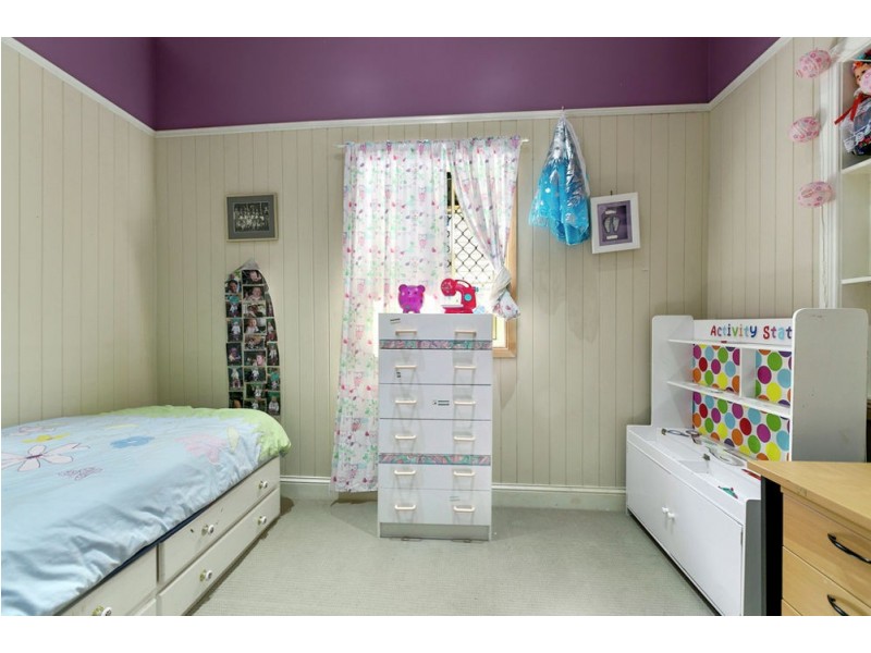 11 Raeburn St, Manly QLD 4179