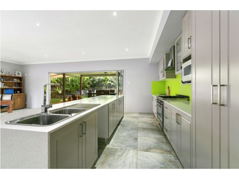 11 Raeburn St, Manly QLD 4179