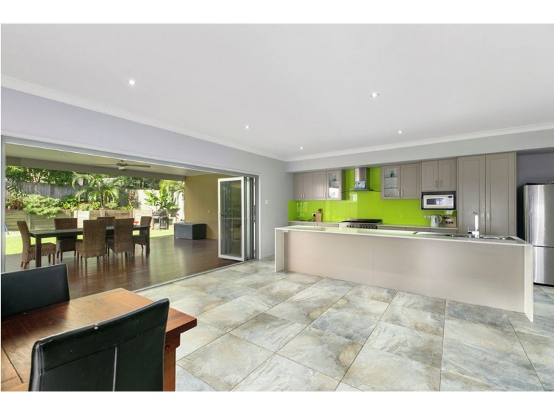 11 Raeburn St, Manly QLD 4179