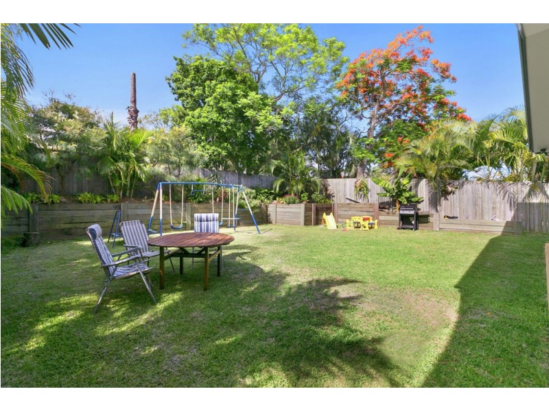 11 Raeburn St, Manly QLD 4179