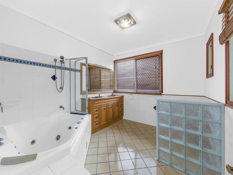 254 Whites Road, Lota QLD 4179