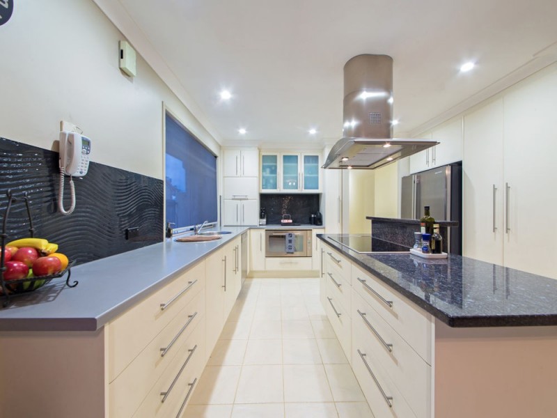 16 Schooner Circuit, Manly West QLD 4179