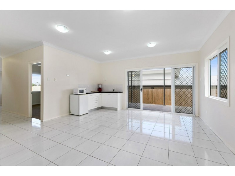 23 Whites Road, Manly West QLD 4179