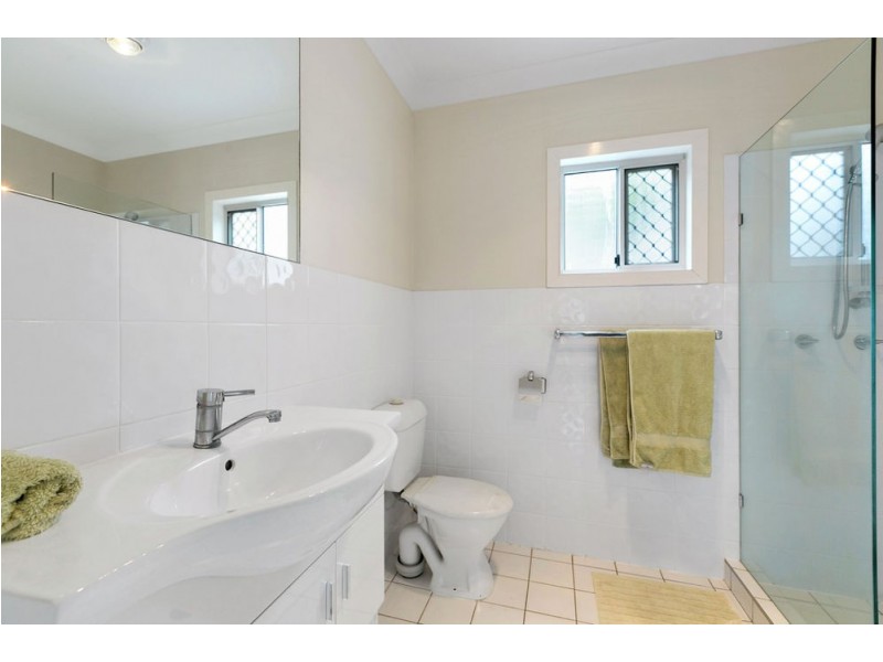 23 Whites Road, Manly West QLD 4179