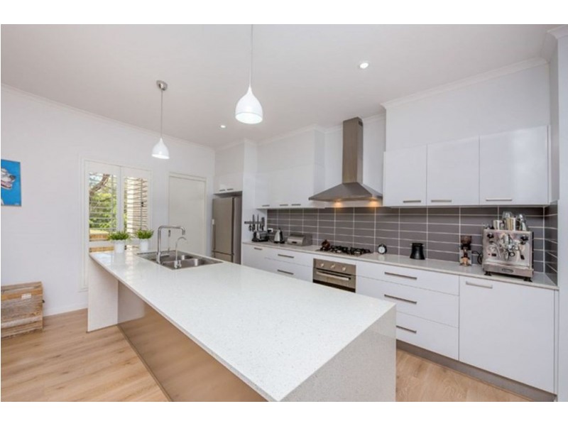 39 Curtis Street, Manly QLD 4179