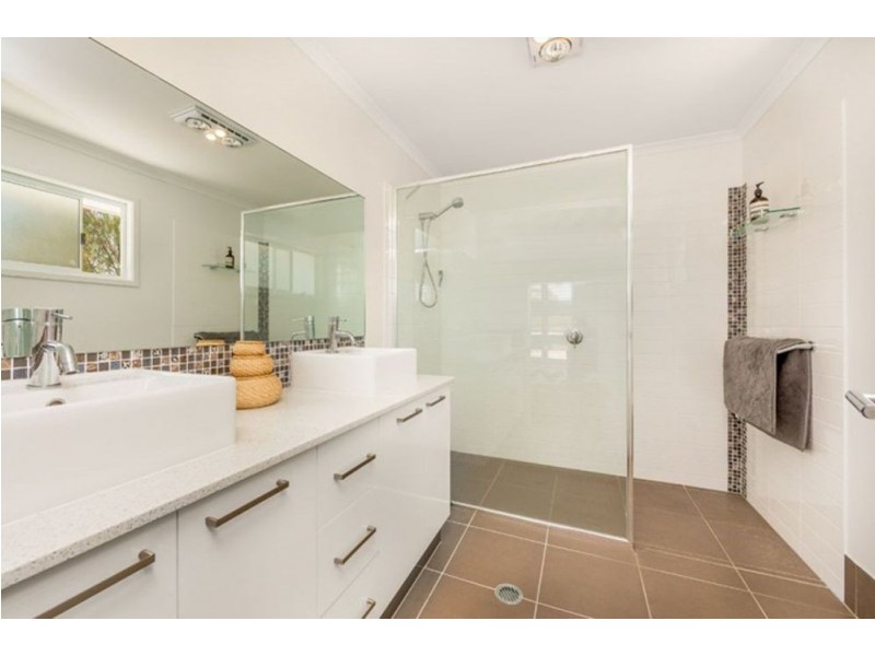 39 Curtis Street, Manly QLD 4179