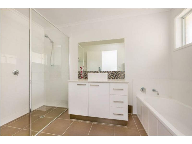 39 Curtis Street, Manly QLD 4179