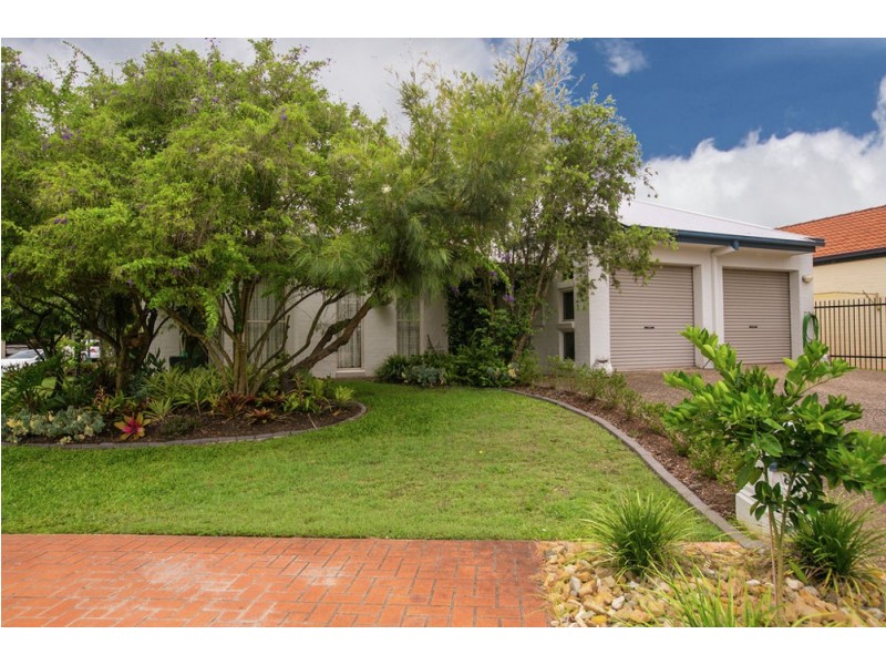 6 Dane Ct, Manly West QLD 4179