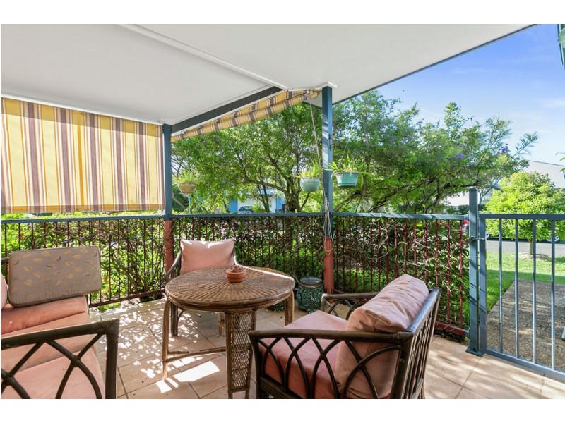 6 Dane Ct, Manly West QLD 4179