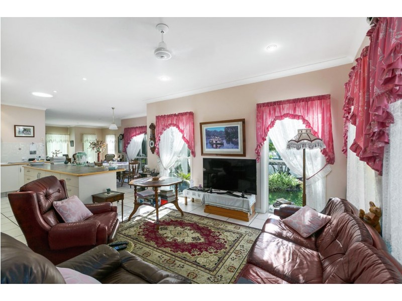 6 Dane Ct, Manly West QLD 4179