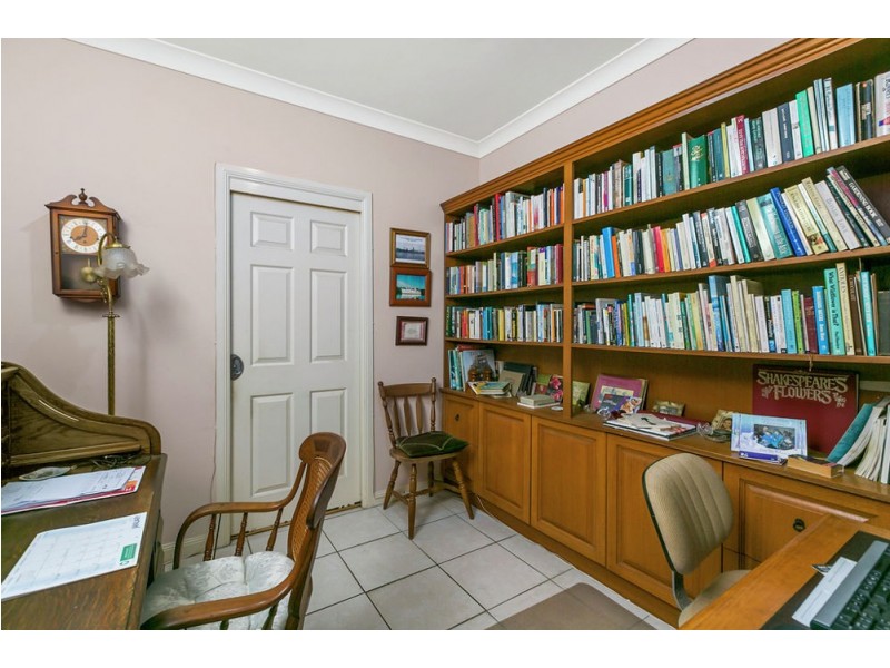 6 Dane Ct, Manly West QLD 4179