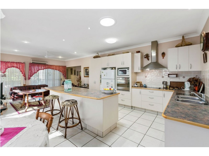 6 Dane Ct, Manly West QLD 4179