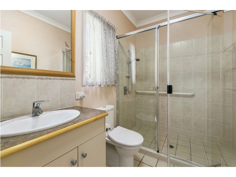 6 Dane Ct, Manly West QLD 4179