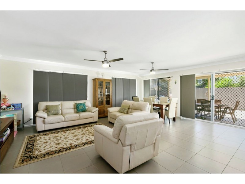 36 Crawford Rd, Wynnum West QLD 4178