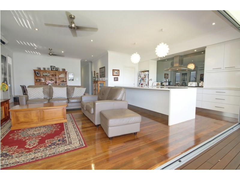 37 Cedar Street, Wynnum QLD 4178