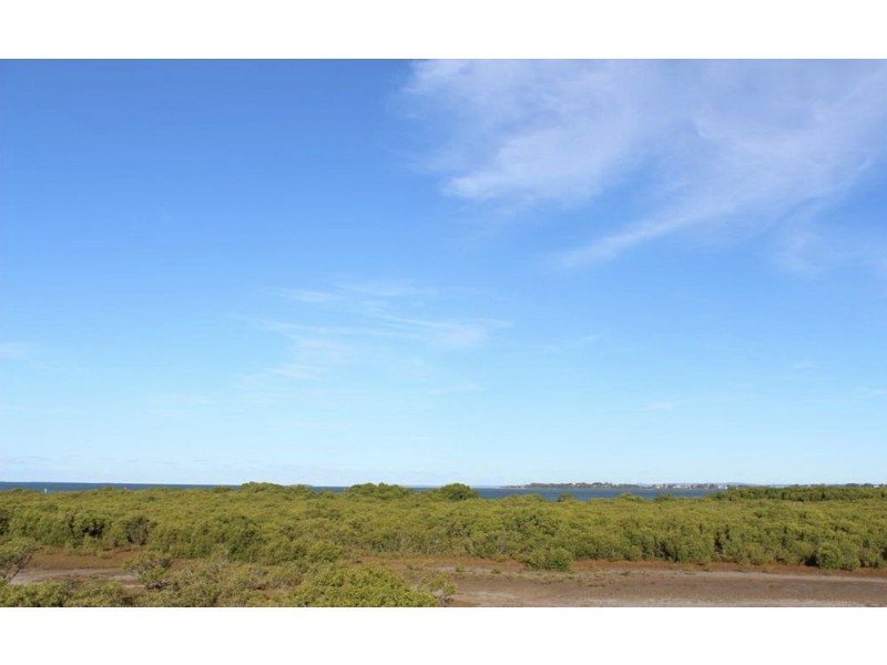 775 Esplanade, Lota QLD 4179