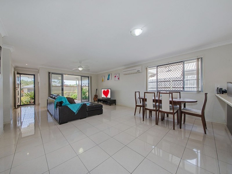 10 Rymera Crescent, Gumdale QLD 4154