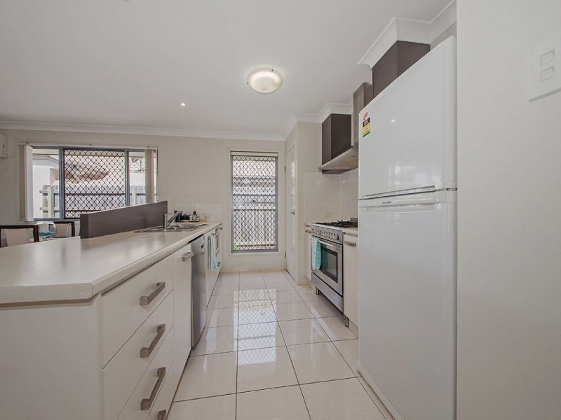 10 Rymera Crescent, Gumdale QLD 4154