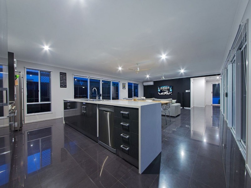 58 Feathertail Place, Wakerley QLD 4154