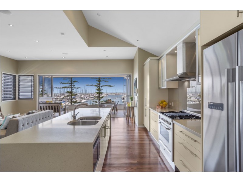 491 Royal Esplanade, Manly QLD 4179