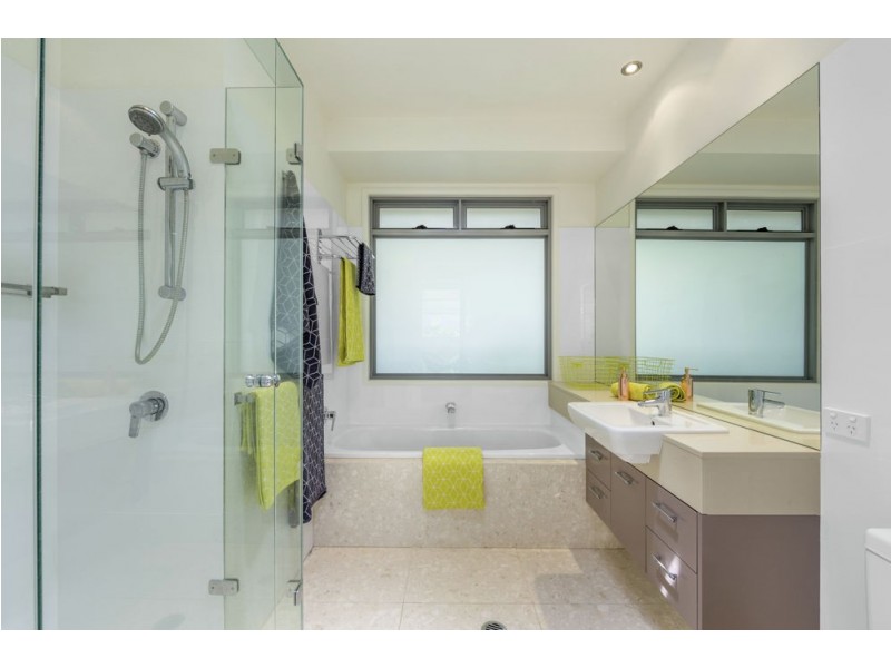491 Royal Esplanade, Manly QLD 4179