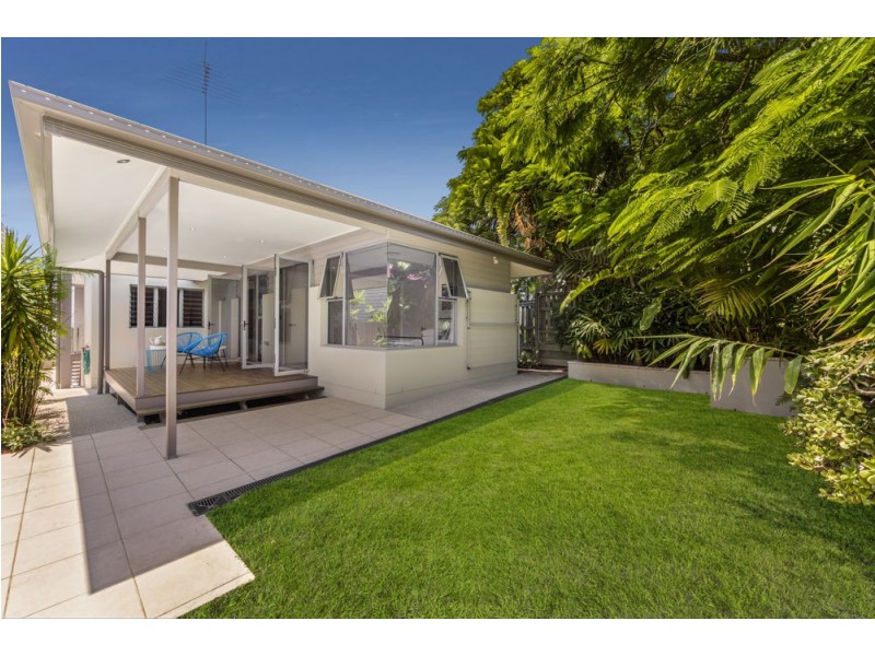 491 Royal Esplanade, Manly QLD 4179