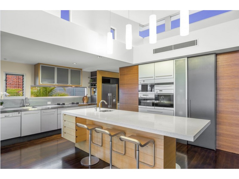 18 Wellington Street, Manly QLD 4179