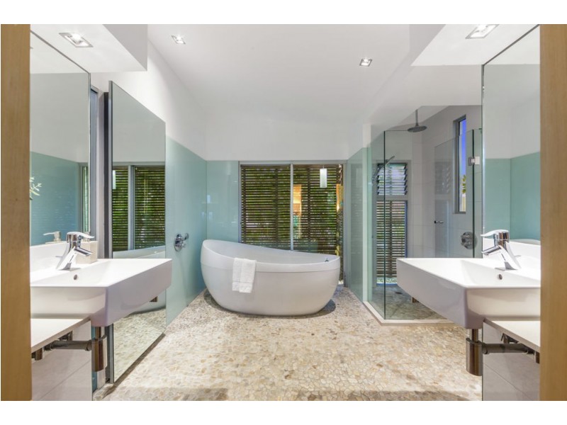 18 Wellington Street, Manly QLD 4179