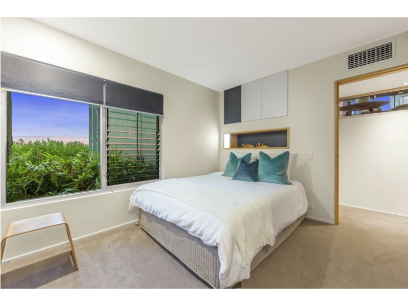 18 Wellington Street, Manly QLD 4179