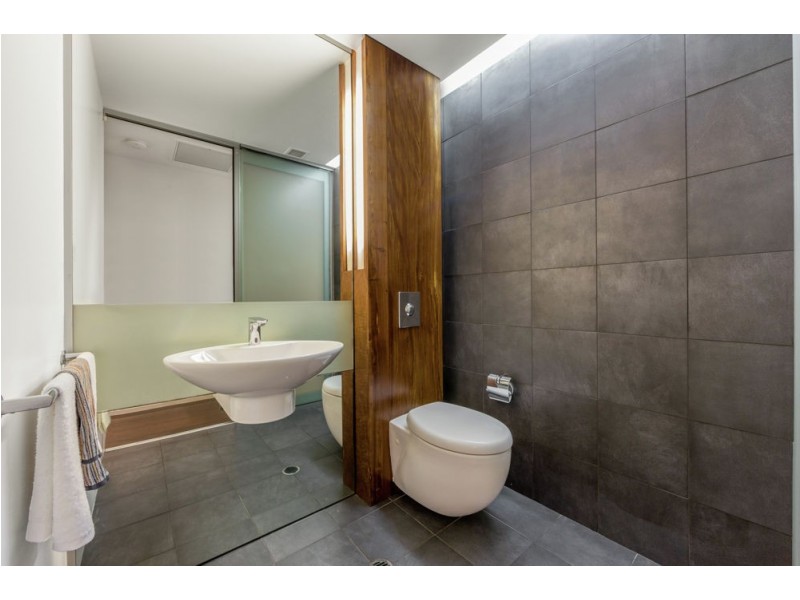 18 Wellington Street, Manly QLD 4179