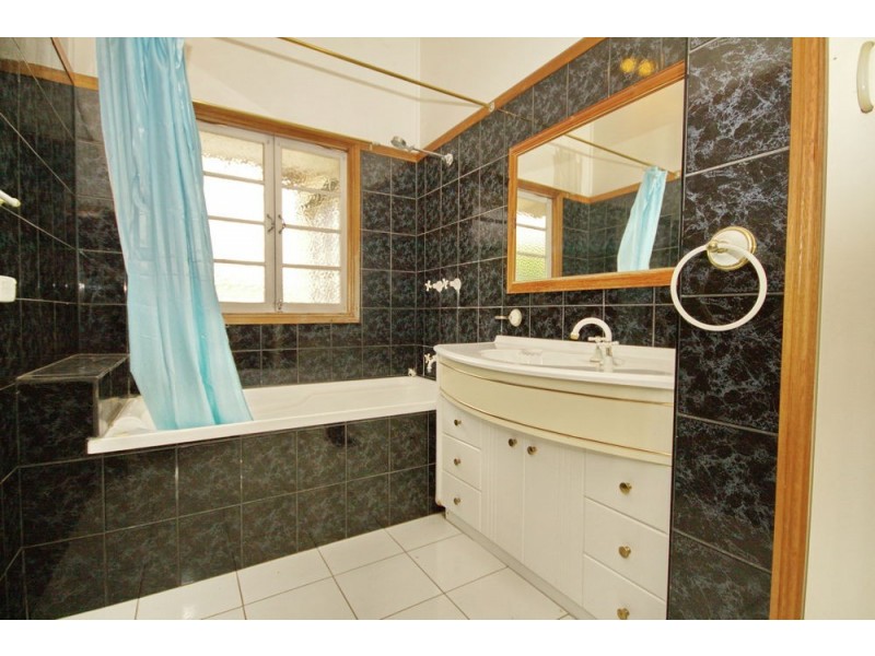 96 Ernest Street, Manly QLD 4179