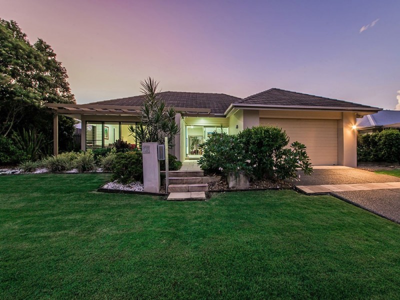 15 Hawksbury Crescent, Wakerley QLD 4154