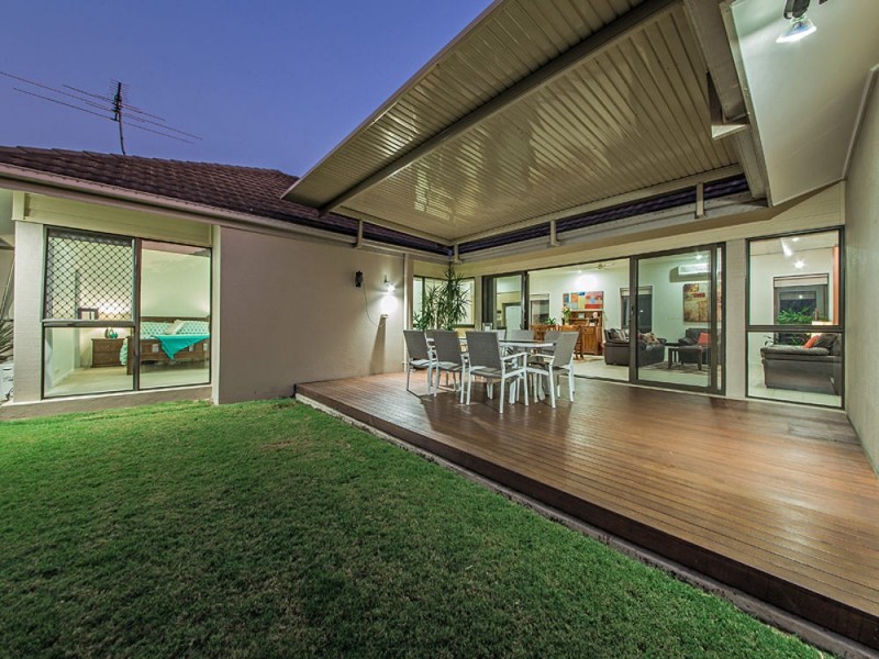 15 Hawksbury Crescent, Wakerley QLD 4154