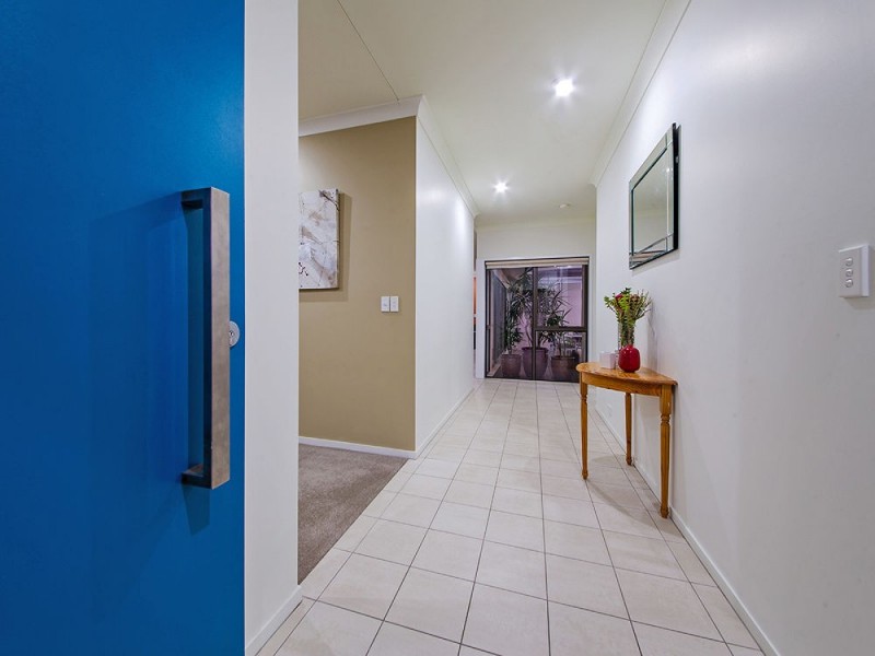 15 Hawksbury Crescent, Wakerley QLD 4154