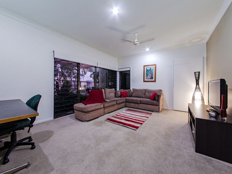 15 Hawksbury Crescent, Wakerley QLD 4154