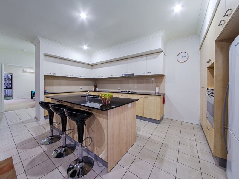 15 Hawksbury Crescent, Wakerley QLD 4154