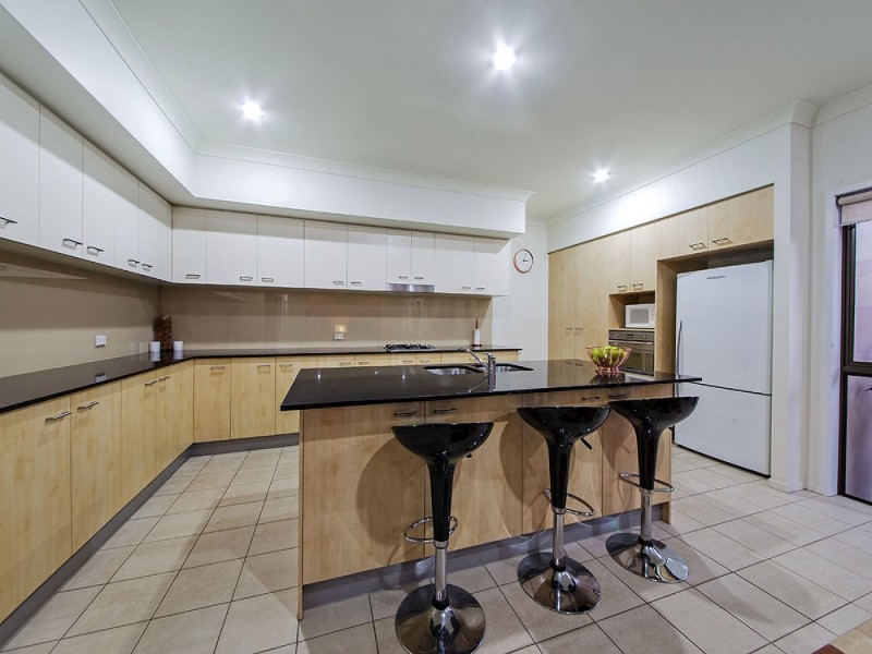 15 Hawksbury Crescent, Wakerley QLD 4154