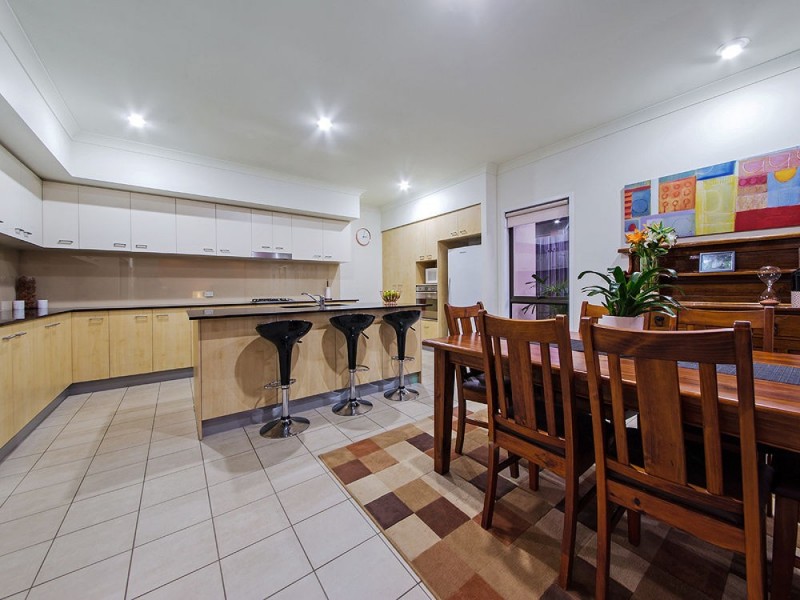 15 Hawksbury Crescent, Wakerley QLD 4154